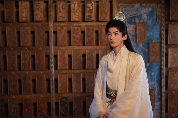 配资炒股票 《白日提灯》：风夷与紫姬的宿命虐恋